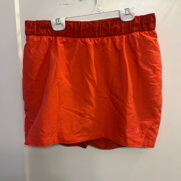Like New North Face Classy V Skort - Picture 3 of 10